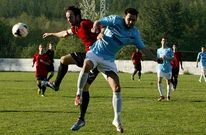 Iv�n Pati�o, a la izquierda, fue el gran protagonista del partido, ya que marc� dos goles.