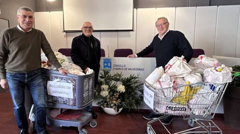 Tino Alonso, Jess lvarez y Alfredo Garca estuvieron en la entrega de alimentos.