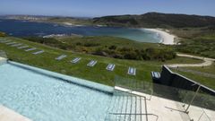 El Parador Costa da Morte, en Muxa, ofrece 63 habitaciones, piscina (en la foto) y ms servicios