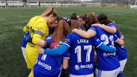 Real Oviedo Femenino Victoria FC.Las futbolistas azules, antes del encuentro ante el Victoria FC del curso pasado