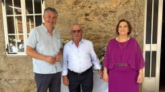 El alcalde de Boqueix�n, Ovidio Rodeiro, con�Juan Botana y Lourdes Cebeiro
