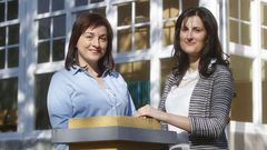 En la imagen, Laura Sueiras y Luc�a Brage, dos de las tres fundadoras del colectivo Mousai, que persigue la promoci�n de las humanidades