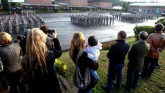 Cientos de familiares se despidieron de los soldados
