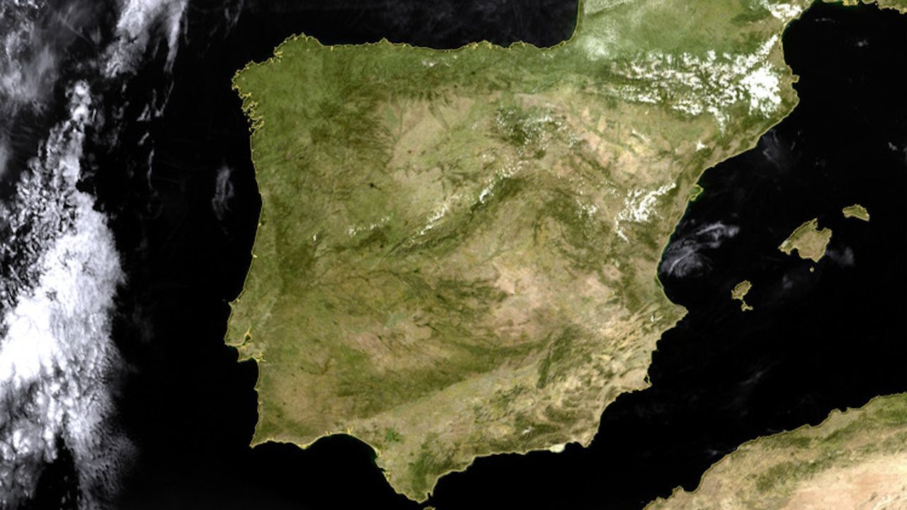 Calor y cielos despejados en Galicia en un día de verano