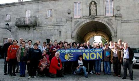 Vecinos afectados se reunieron en Sobrado dos Monxes.