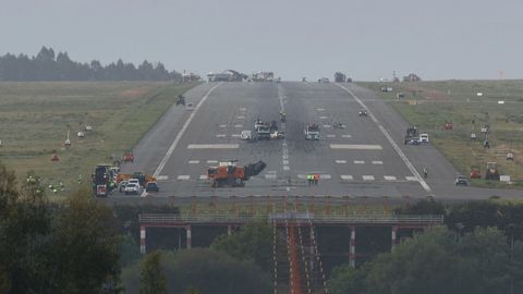 El aeropuerto de Lavacolla permanecer&aacute; cerrado al tr&aacute;fico hasta el 27 de mayo
