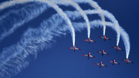La patrulla PC 7 TEAM del Ejército Aire suizo durante el Festival Aéreo de Gijón celebrado hoy en las inmediaciones de la playa de San Lorenzo.