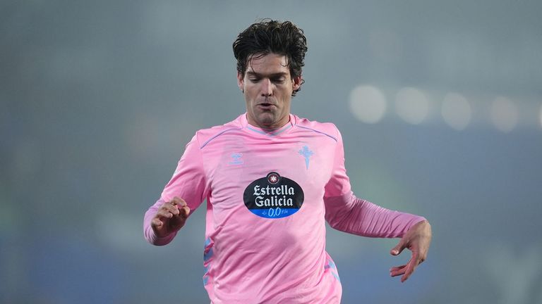 Marcos Alonso, durante el Getafe-Celta de este domingo en el Coliseum.