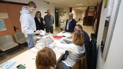 Votacin en el centro social de Fingoi de Lugo en las elecciones al Parlamento de Galicia del 18 de febrero