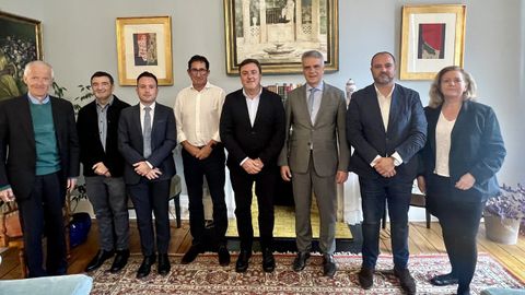 Las delegaciones gallega y escocesa, en la reunin celebrada en el consulado de Espaa en Edimburgo