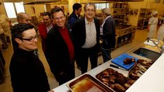 Vence, en el centro, ayer en el F�rum.