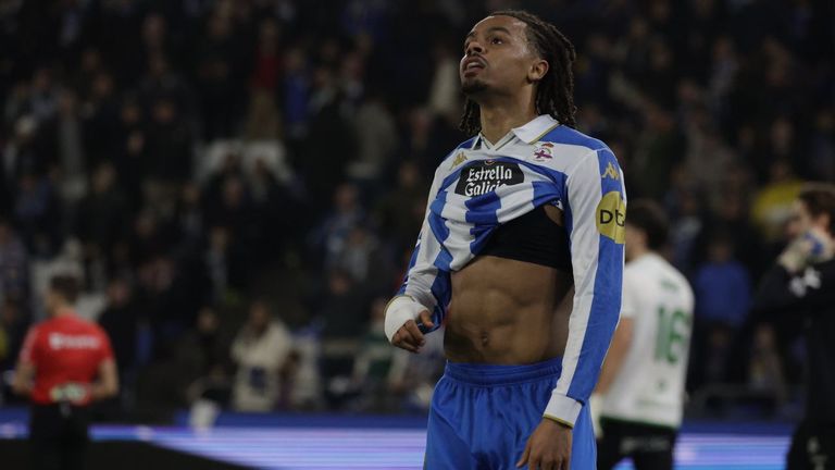 Lucas Noubi, se lamenta durante el duelo frente al Real Racing Club.