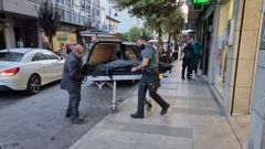 Levantamiento del cad�ver de una joven fallecida en O Barco con signos de violencia