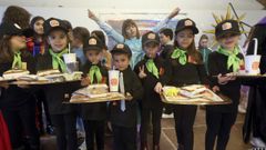 La plaza de A Peixer�a acogi� ayer el baile infantil de Vilagarc�a