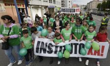 Padres y alumnos se manifestaron en junio para exigir la licitaci�n del nuevo instituto. 