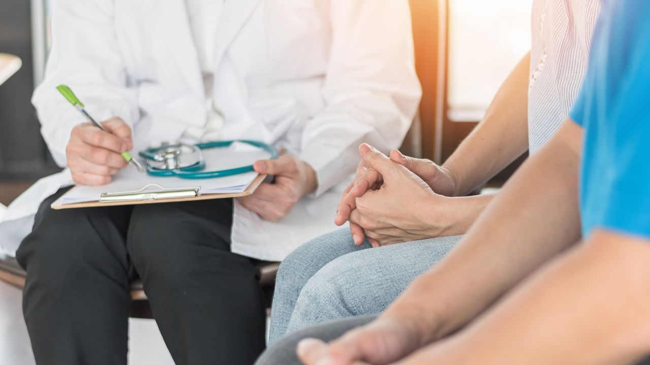 Condenado un padre por retrasar el tratamiento para el tumor de su hijo, que falleció