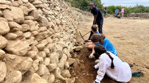Un aspecto de los trabajos arqueol�gicos que se llevan a cabo en el castro de Cereixa