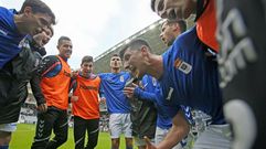 Borja Valle motiva en el campo a sus compañeros del Real Oviedo.Borja Valle motiva en el campo a sus compañeros del Real Oviedo 