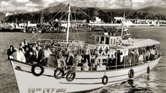 Barco que cubr�a el trayecto entre Ribeira y Vilagarc�a, en los a�os cincuenta. Archivo de Juan Otero