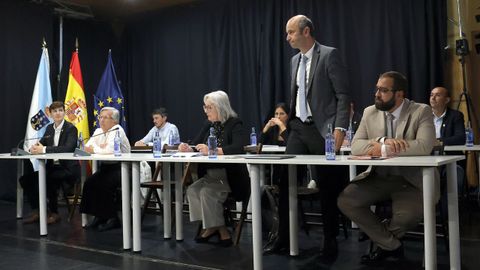 PLENO MOCION DE CENSURA EN EL CONCELLO DE RIBEIRA, DONDE LUIS PEREZ BARRAL ALCALDE DEL BNG CEDE EL BASTON DE MANDO A LA NUEVA ALCALDESA MARIA JOSE SAMPEDRO CANDIDATA DEL PP, PRIMERA MUJER EN ESTE PUESTO.