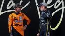 Lando Norris y Max Verstappen dialogan despus de la sesin de clasificacin del Gran Premio de Las Vegas.