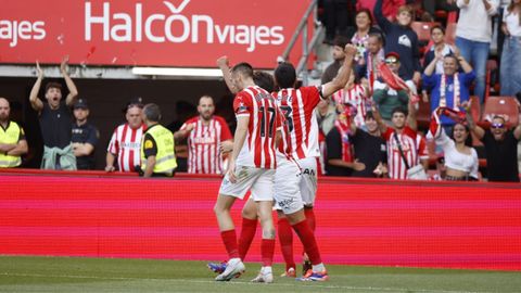 Derbi asturiano entre el Real Sporting de Gijon y el Real Oviedo en El Molin�n