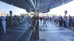 Colas en el inicio de la campa�a de abonados en Bala�dos