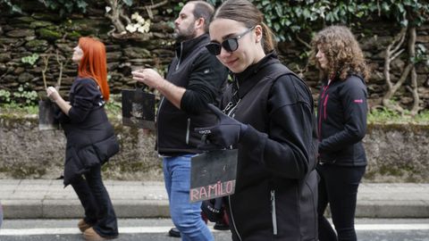 Desfile de comparsas en Viana do Bolo.