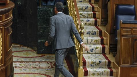 El presidente del Gobierno, Pedro S�nchez, abandona el hemiciclo antes de la intervenci�n de Mirian Nogueras, portavoz de Junts