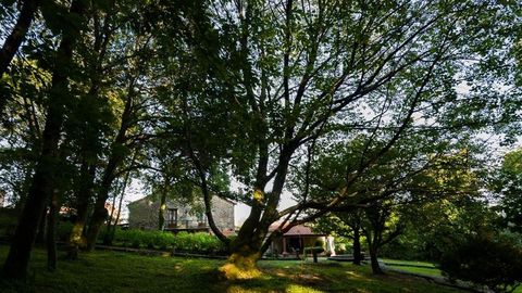 Una joya. Una gran vivienda en un entorno natural y con un extenso terreno en A Pobra es una de las ms caras que se ofertan en la comarca y su precio de venta alcanza el milln de euros