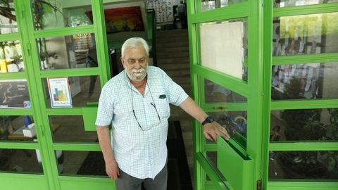 Vicente V�zquez fue director del colegio Cadreche de A Pobra hasta hace cuatro a�os, cuando se jubil� con 70