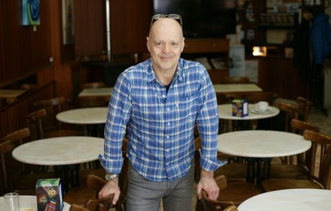 Manuel es la tercera generacin de Gonzlez al frente del caf Moderno. 