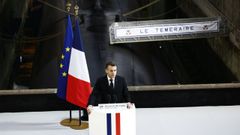 Emmanuel Macron habl� ante un gran submarino como muestra de fuerza.