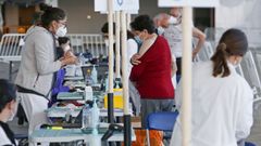 Punto de vacunaci�n en el recinto ferial de Pontevedra