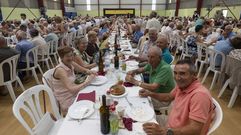 Casi medio millar de personas en� la comida de los pensionistas de Sof�n