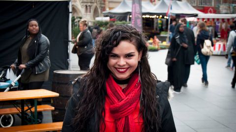 Wendy Bernal en una calle de Leicester.Wendy Bernal en una calle de Leicester
