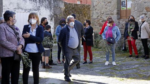 Bendici�n de ramos en el atrio de la iglesia de A Pobra do De�n