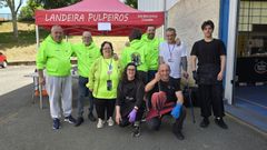 La comisi�n de fiestas de Caranza, en la pasada edici�n de la fiesta del pulpo.
