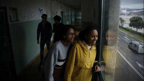 ALUMNOS DEL INSTITUTO EUSEBIO DA GUARDA. NUEVAS VENTANAS. OBRAS