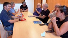 Pedro Blanco (izquierda) y la concejala socialista Marta Abal con representantes de Conxo Aberto