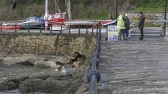 El muro del muelle presenta un grave desgaste