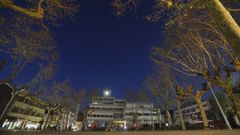 Apag�n en la Praza do Concello de Carballo, ayer, por la Hora do Planeta 