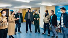Alcaldes, concejales y afiliados del PP, este lunes en la sede de Monforte tras la votaci�n para elegir a Feijoo presidente del partido