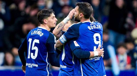 Los jugadores del Real Oviedo celebran uno de los goles al Elche