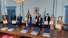 La subdelegada de Gobierno en Lugo, los directores de las prisiones de Bonxe y Monterroso, y los trabajadores homenajeados por el Estado. 