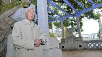 L�pez Lens, en una foto en el parque Rosal�a de Castro, uno de sus rincones favoritos de Lugo