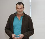 N��ez Singala deixa a un lado o humor nesta novela