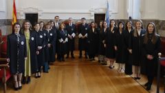 En la imagen, las mujeres que tomaron posesin como juezas en Galicia el pasado febrero. Los nicos hombres de la foto son el presidente del TSXG, el de la Sala de lo Social y el secretario de Gobierno.