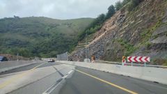 Vista del argayo en la autopista del Huerna