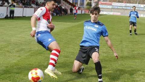Acci�n do �ltimo partido do Arousa na Lomba, o pasado domingo, con empate final a 2 co Atl�tico Arteixo.
